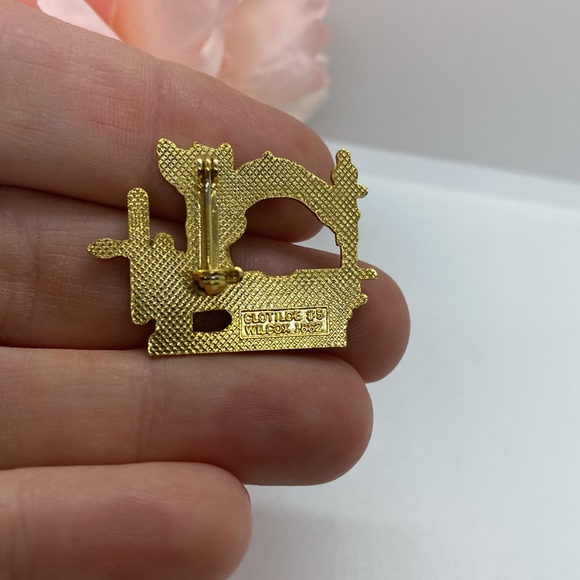 Vintage Clotilde Wilcox Black Sewing Machine Brooch Pin - Picture 3 of 6